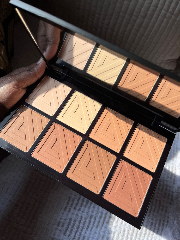 PAC Spotlight Contour Palette X8 - All in One MUA Palette, High Payoff, Shades for every Skin Tone
(5.6gm)