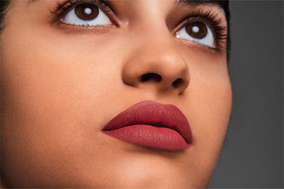 Estee Lauder Pure Color Lipstick Emerald (Matte)
(3.5gm)