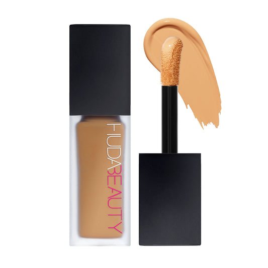 Huda Beauty Faux Filter Concealer
(9ml)