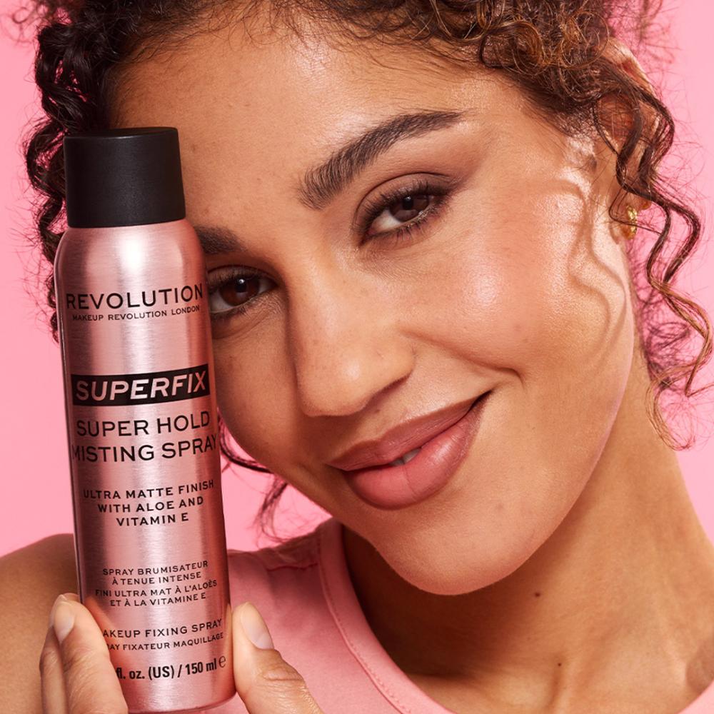 Makeup Revolution Super Fix Misting Spray
(150ml)