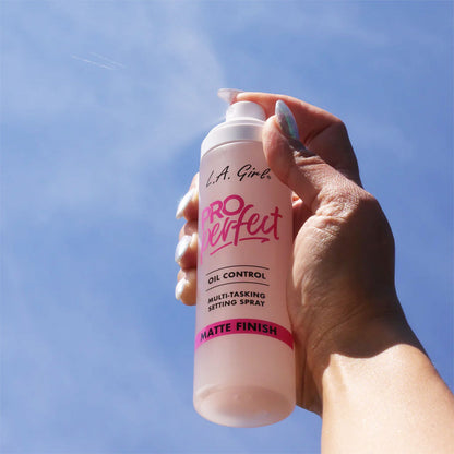 L.A. Girl Pro Perfect Multi-Taksing Setting Spray
(105ml)