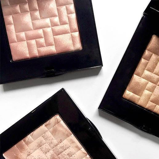 Bobbi Brown Mini Highlighting Powder - Pink Glow
(3g)