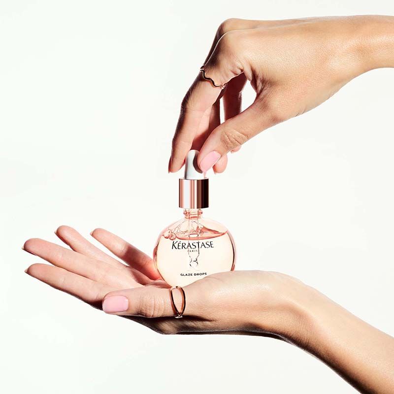 Kerastase Gloss Absolu Anti-Frizz Glaze Oil Drops For Bouncy & Glossy Hair
(45ml)
