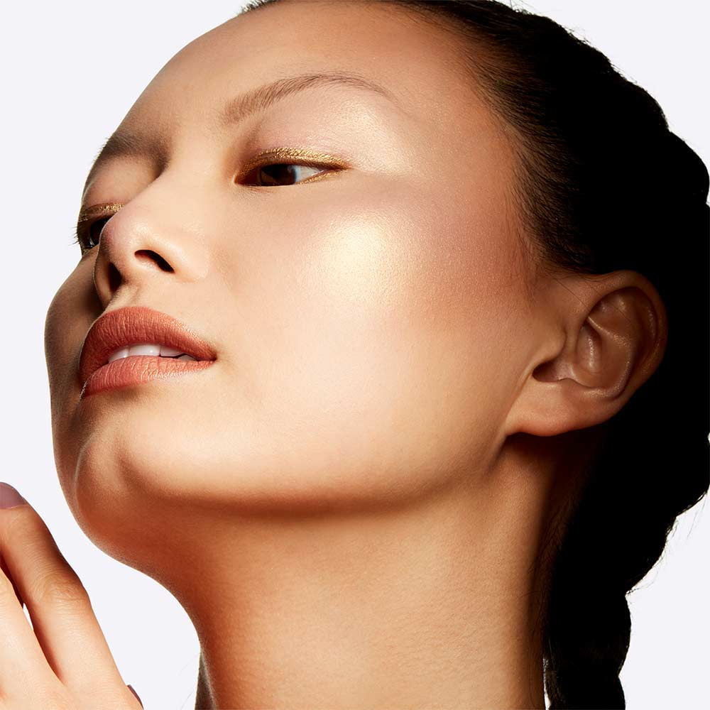 M.A.C Extra Dimension Skinfinish - Beaming Blush
(9gm)